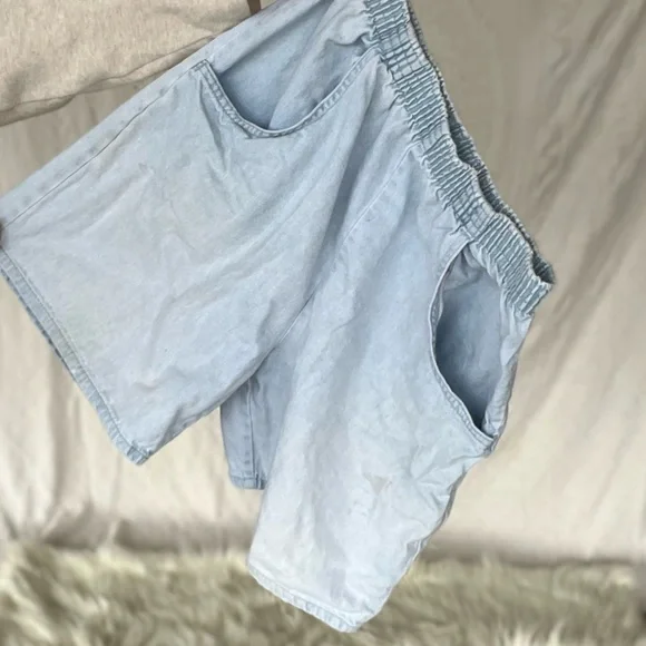 Sold on Insta shop 🤍 Vintage Cascade Blues light wash mom shorts. - Picture 3 of 3